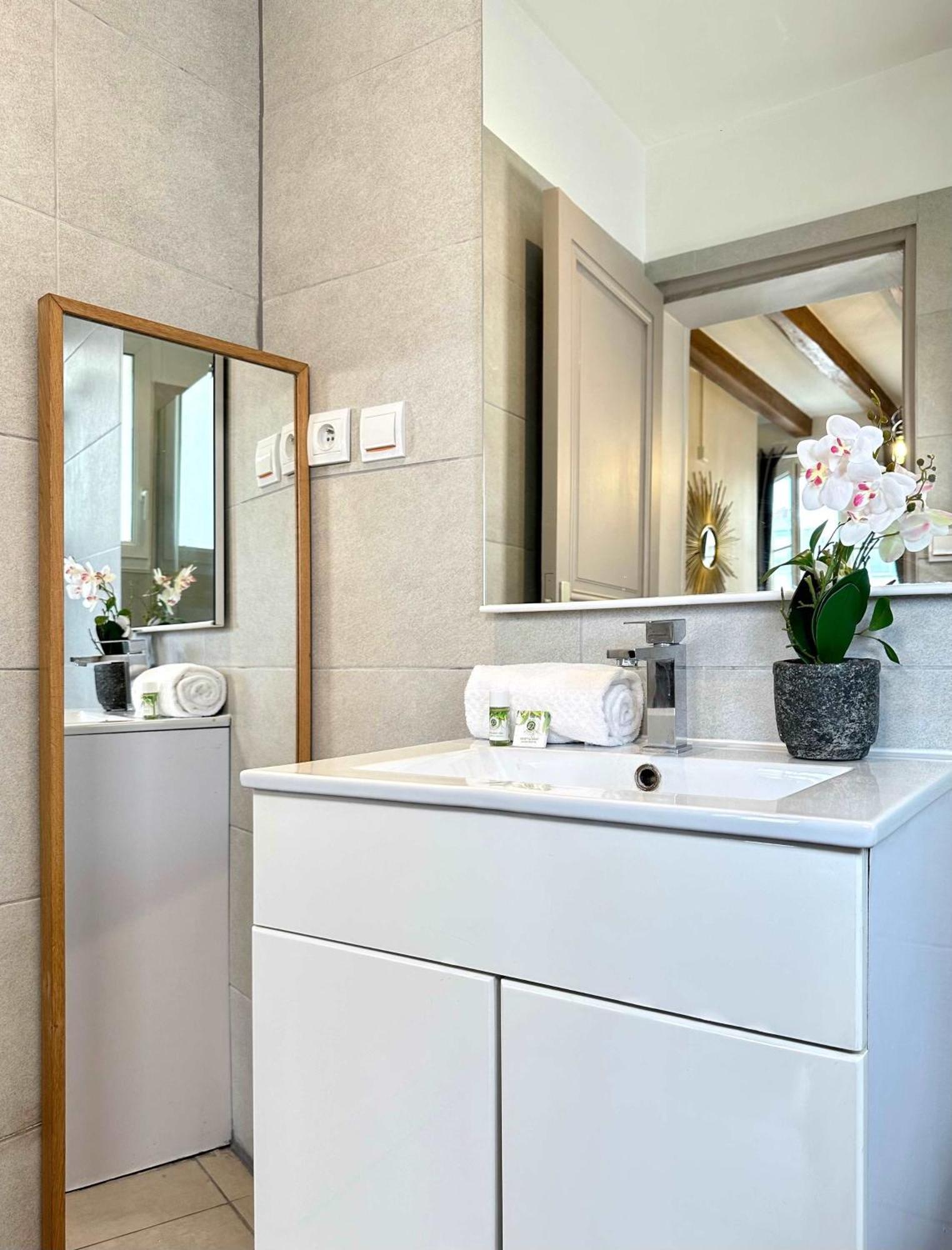 Eiffel Tower Gem Stylish & Unique Appartement Paris